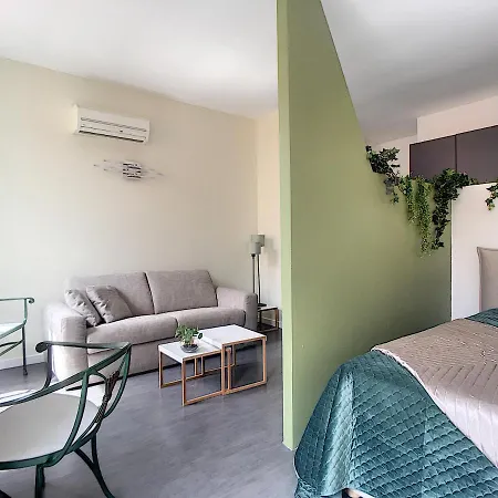 Palais Gioffredo Place Massena Апартаменты *
