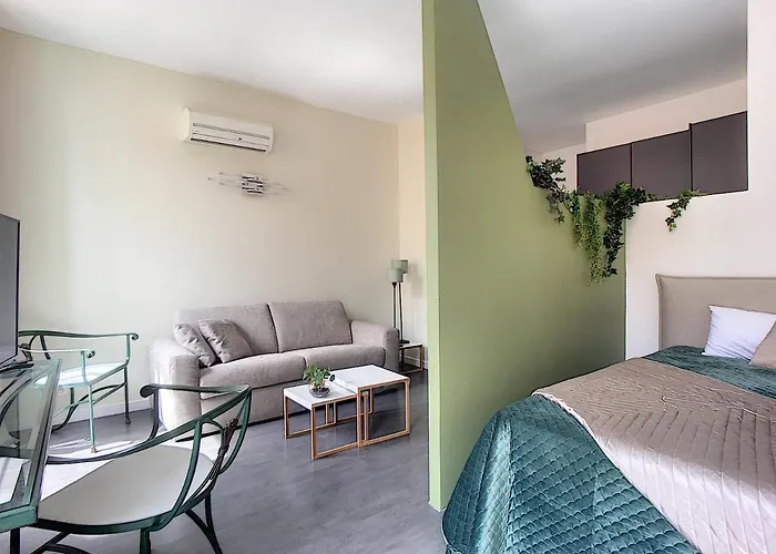 Palais Gioffredo Place Massena Appartement *